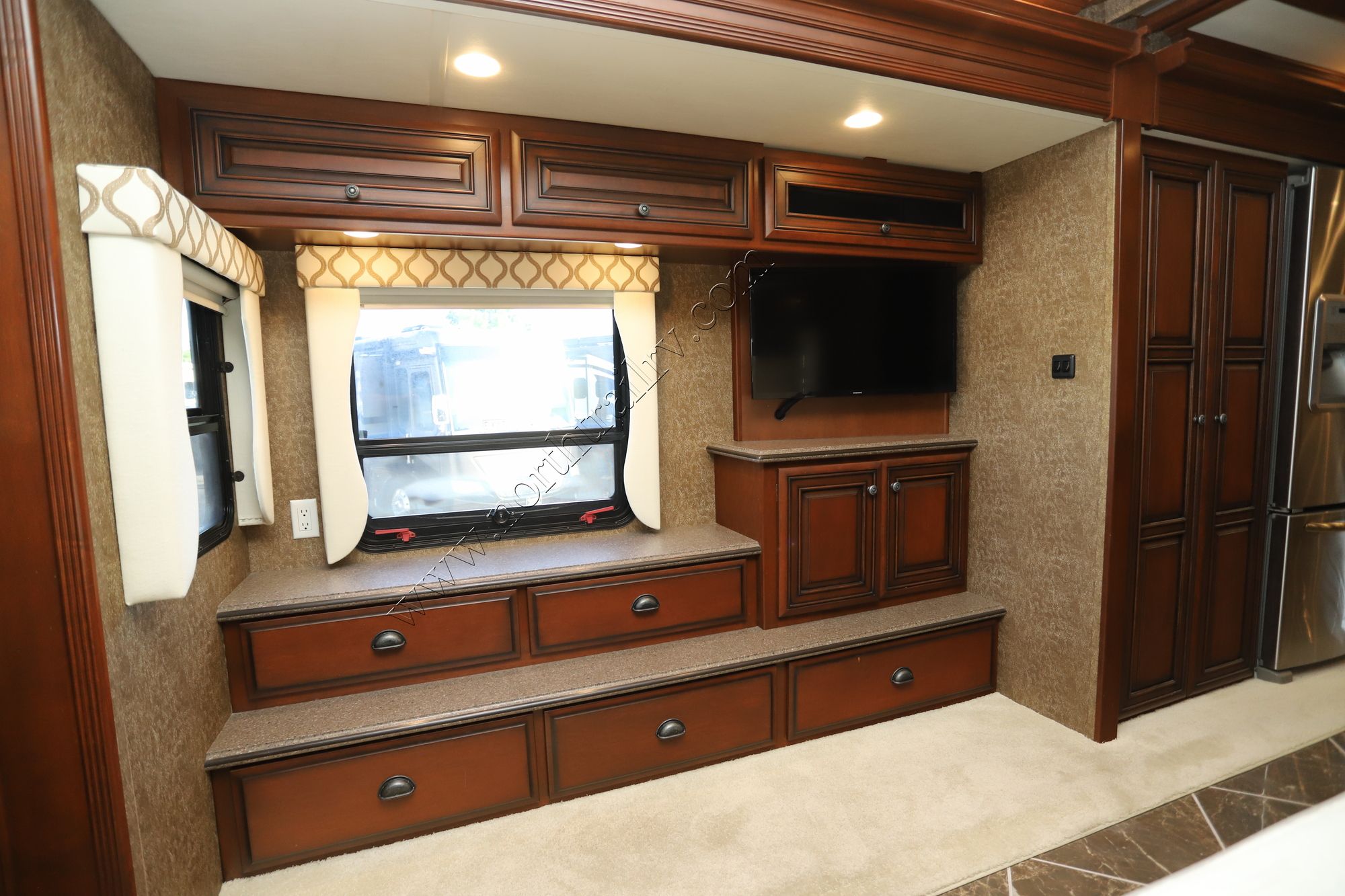 Used 2013 Newmar Dutch Star 4344 Class A  For Sale