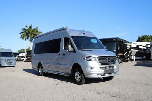 2024 Airstream Interstate 24GL Tommy Bahama AWD