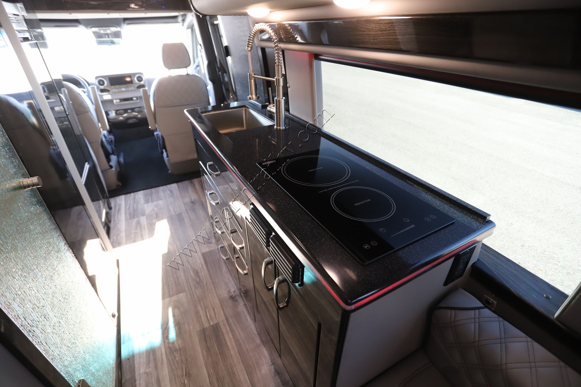 Used 2025 Midwest Passage EXT 170 MD2 Class B  For Sale