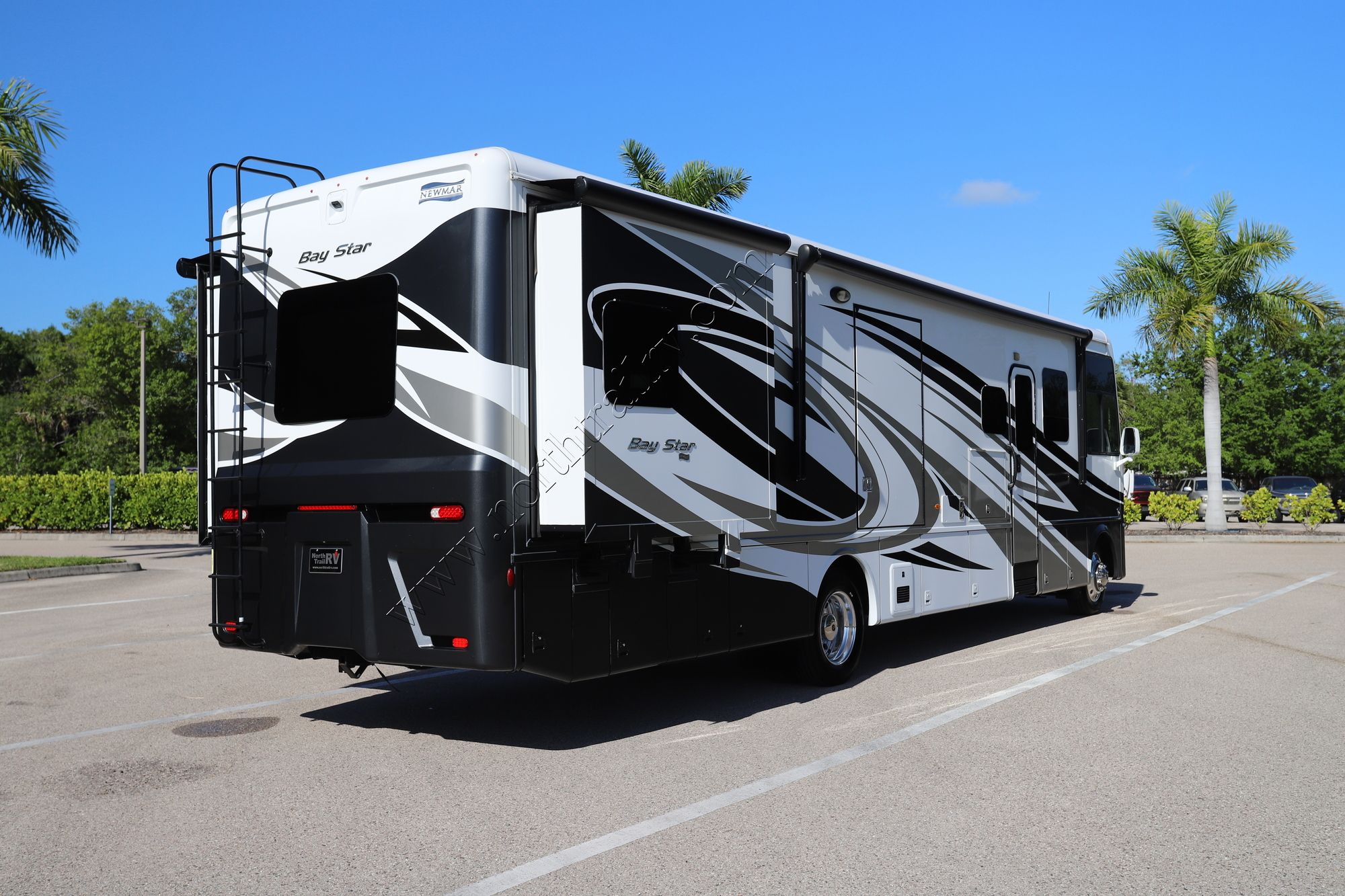 Used 2023 Newmar Bay Star 3811 Class A  For Sale