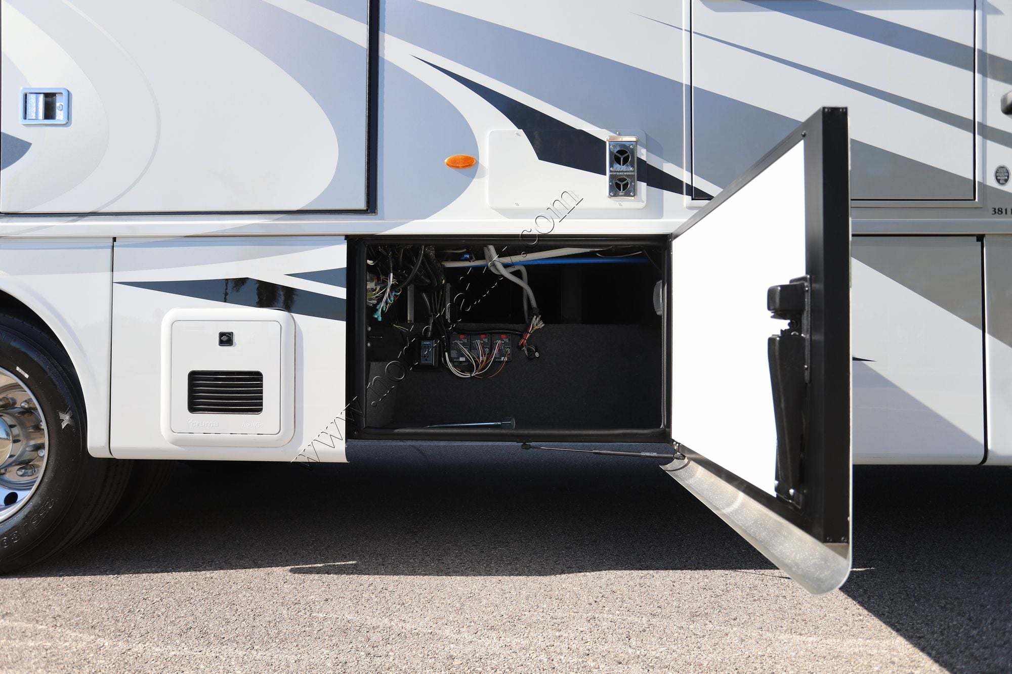 Used 2023 Newmar Bay Star 3811 Class A  For Sale