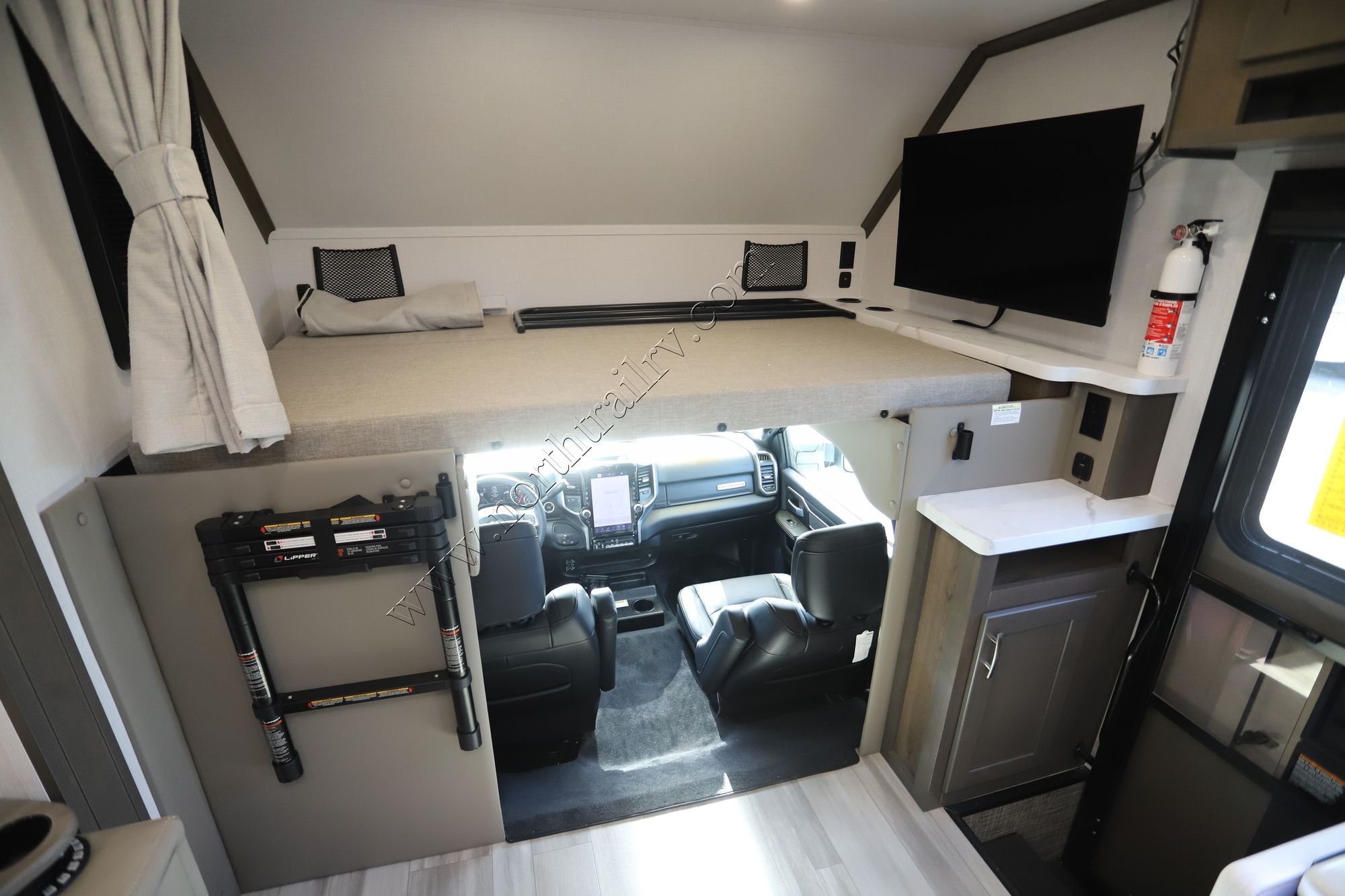 New 2026 Dynamax Isata 5 28SS 4X4 EX Super C  For Sale