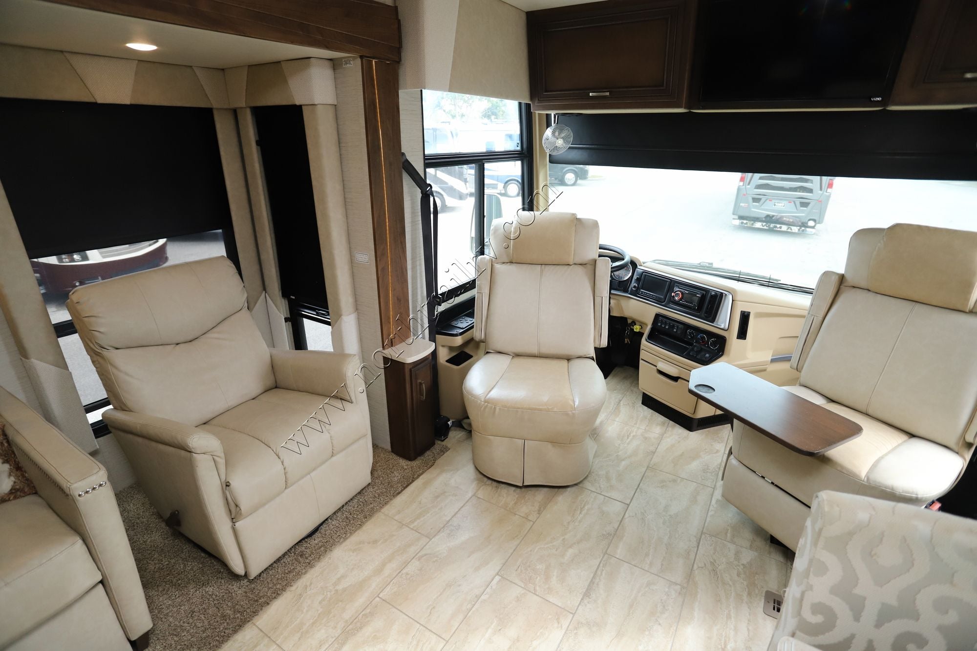 Used 2018 Newmar Ventana Le 4048 Class A  For Sale