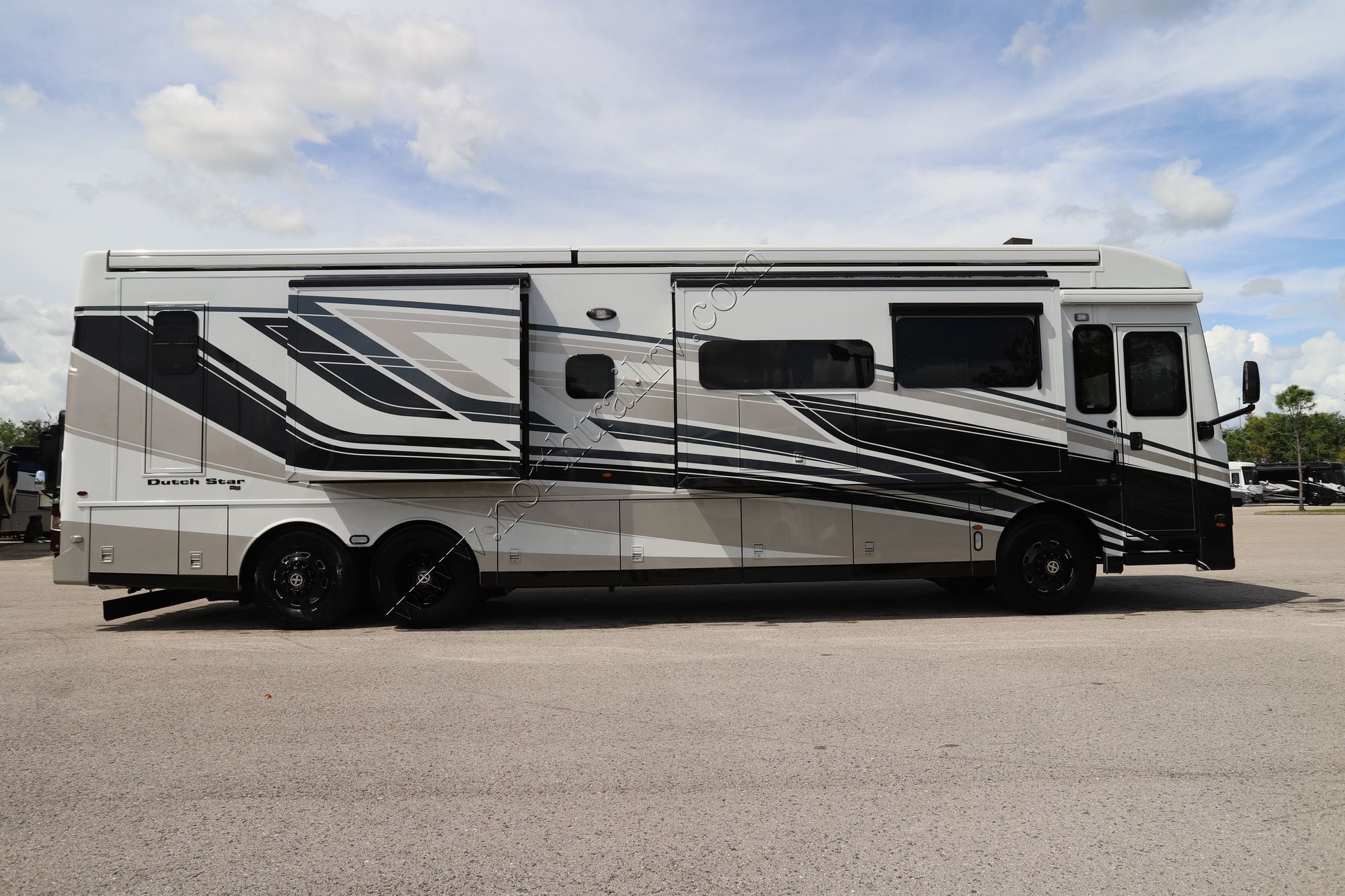 New 2026 Newmar Dutch Star 4081 Class A  For Sale