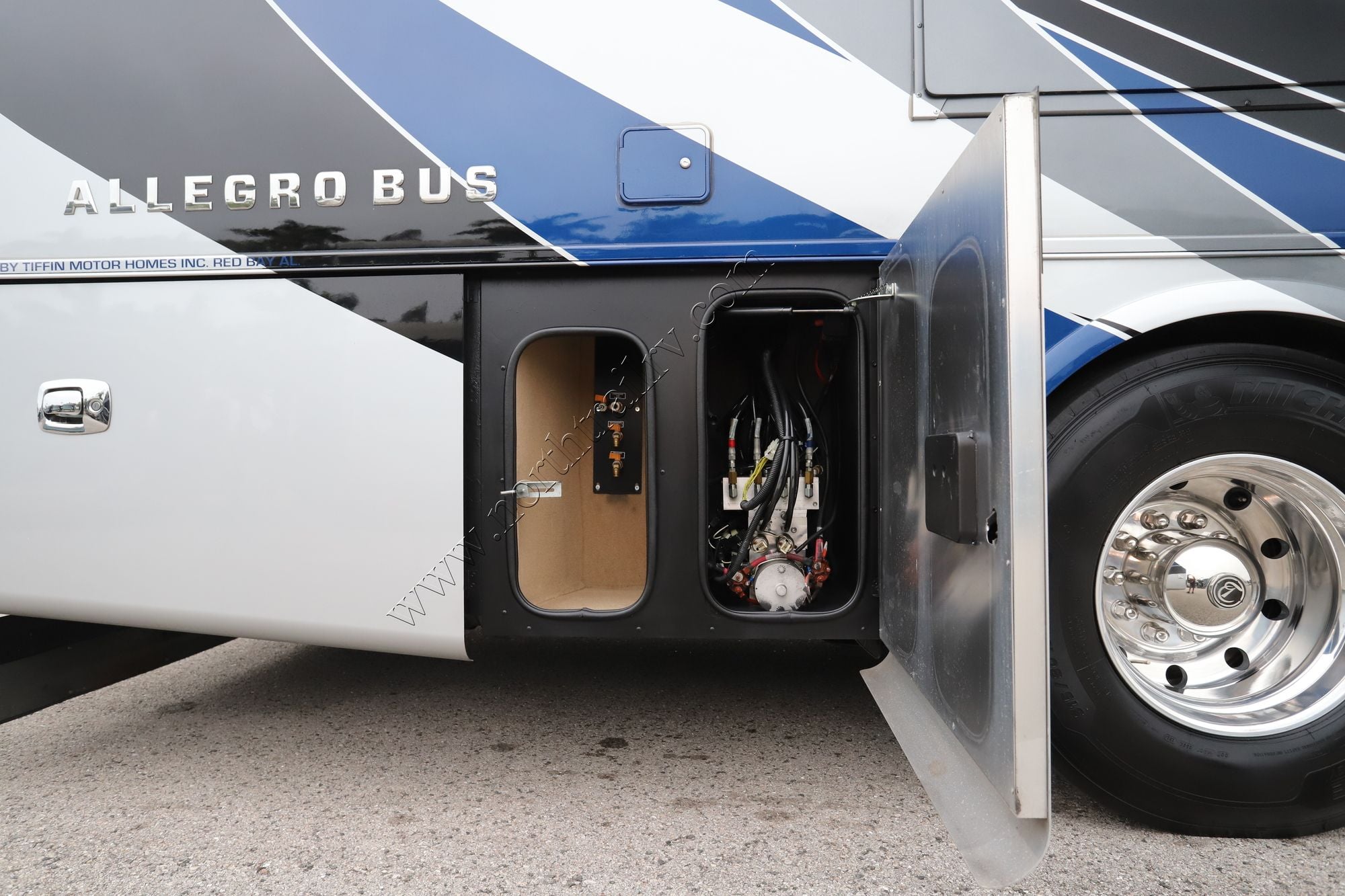 Used 2018 Tiffin Motor Homes Allegro Bus 40SP Class A  For Sale