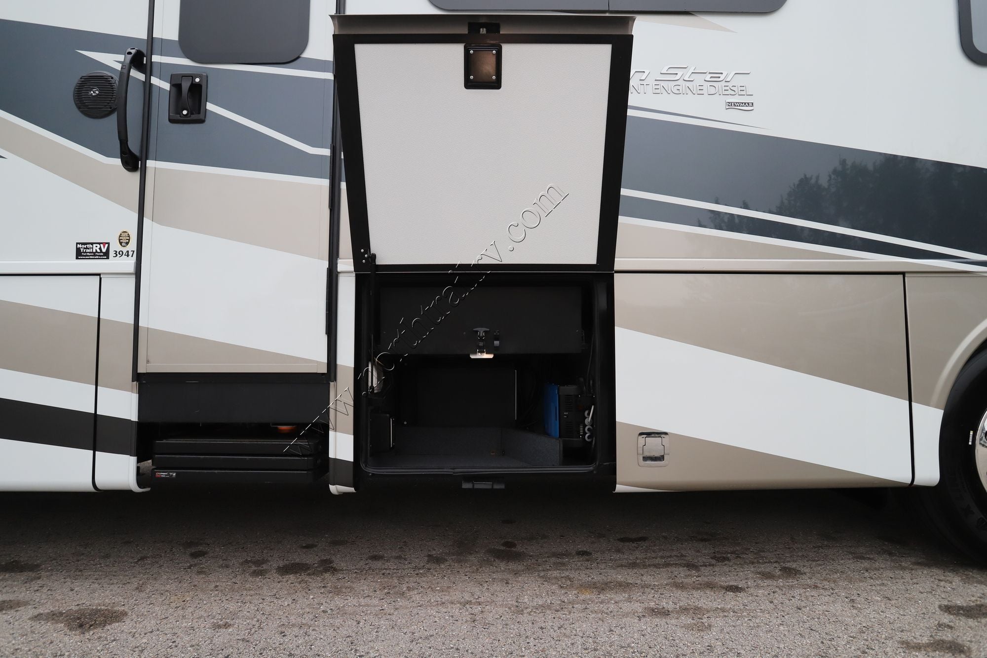 New 2026 Newmar Canyon Star 3947 Class A  For Sale