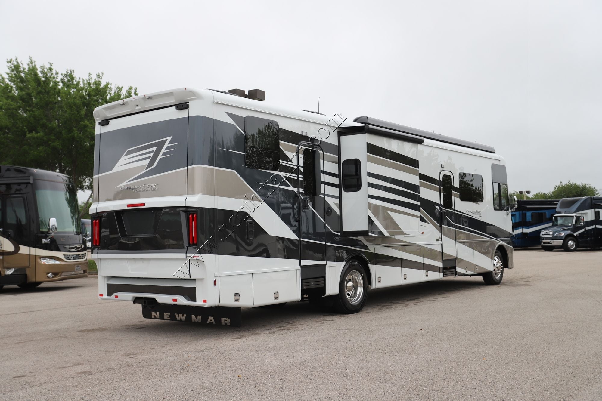 New 2026 Newmar Canyon Star 3947 Class A  For Sale