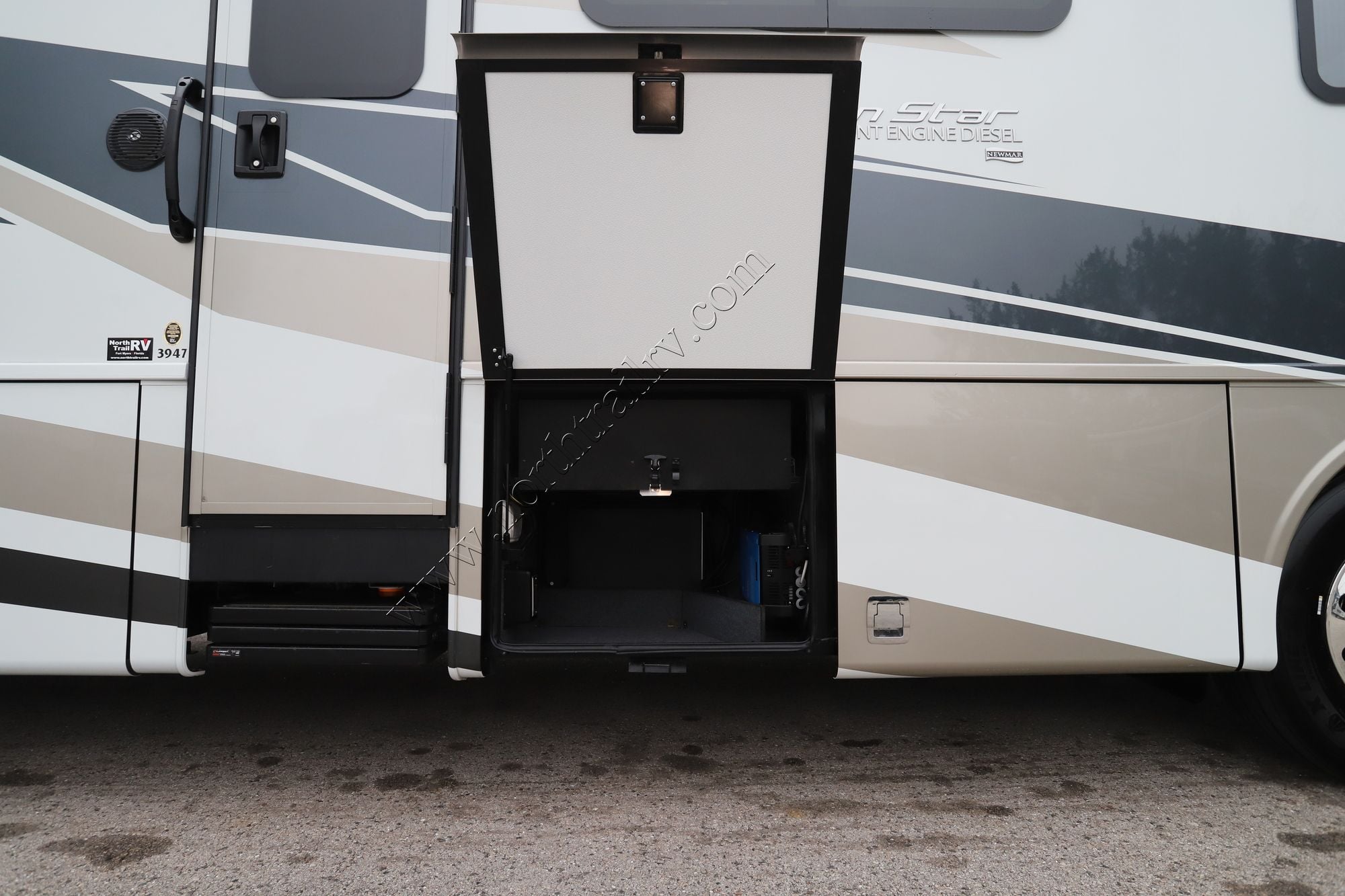 New 2026 Newmar Canyon Star 3947 Class A  For Sale