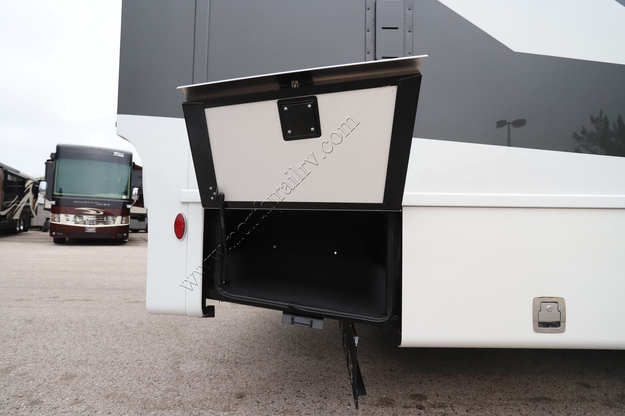 New 2026 Newmar Canyon Star 3947 Class A  For Sale