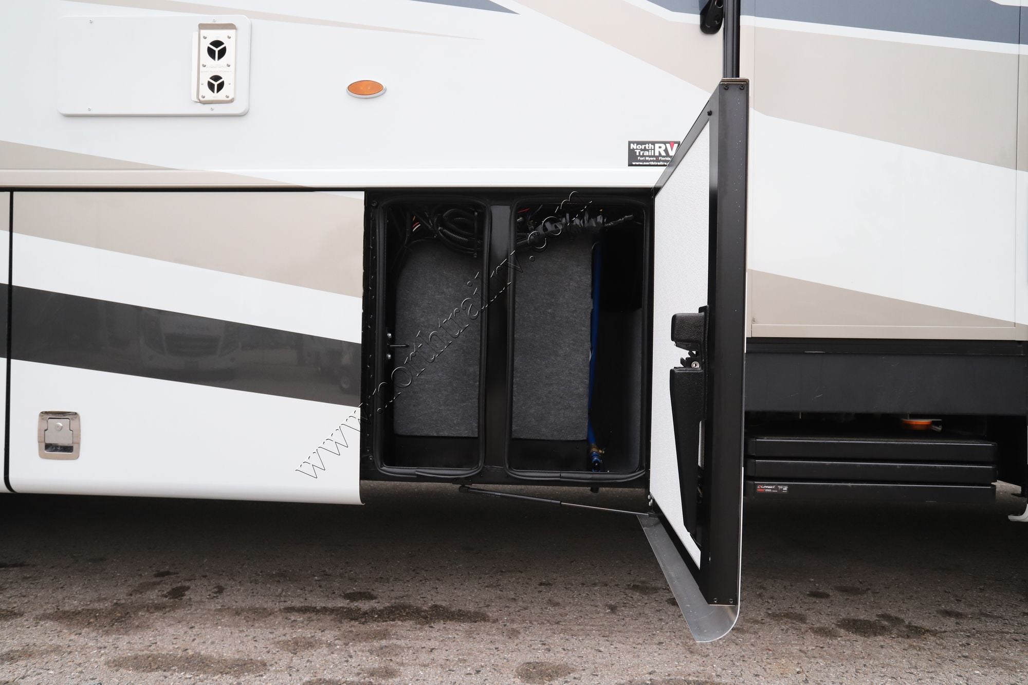 New 2026 Newmar Canyon Star 3947 Class A  For Sale