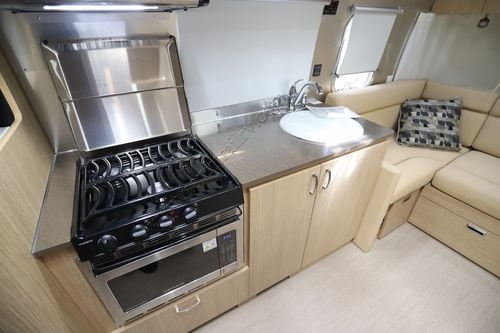 2018 Airstream Flying Cloud 28RBQ