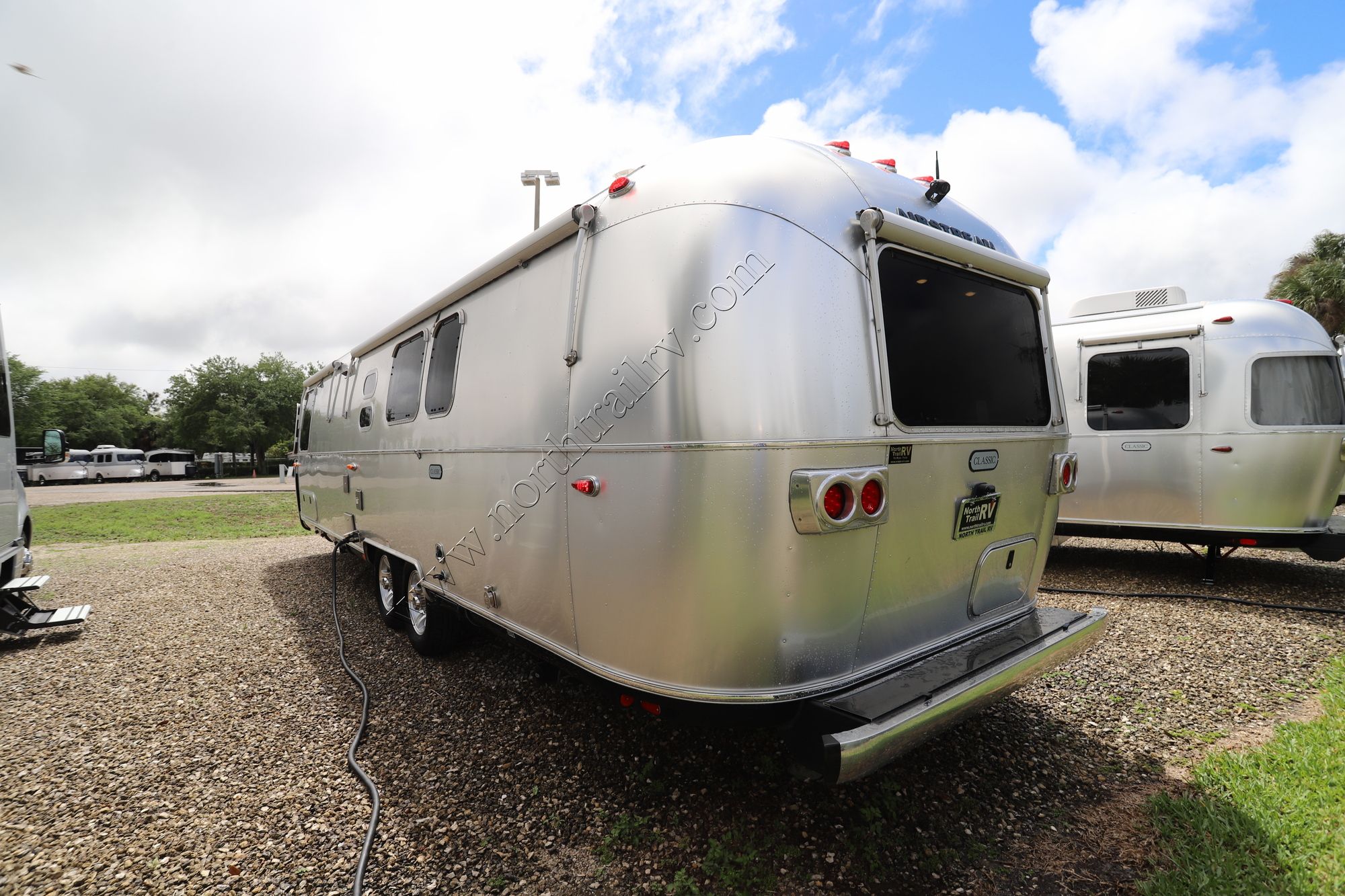 Used 2024 Airstream Classic 33FB TWIN Travel Trailer  For Sale