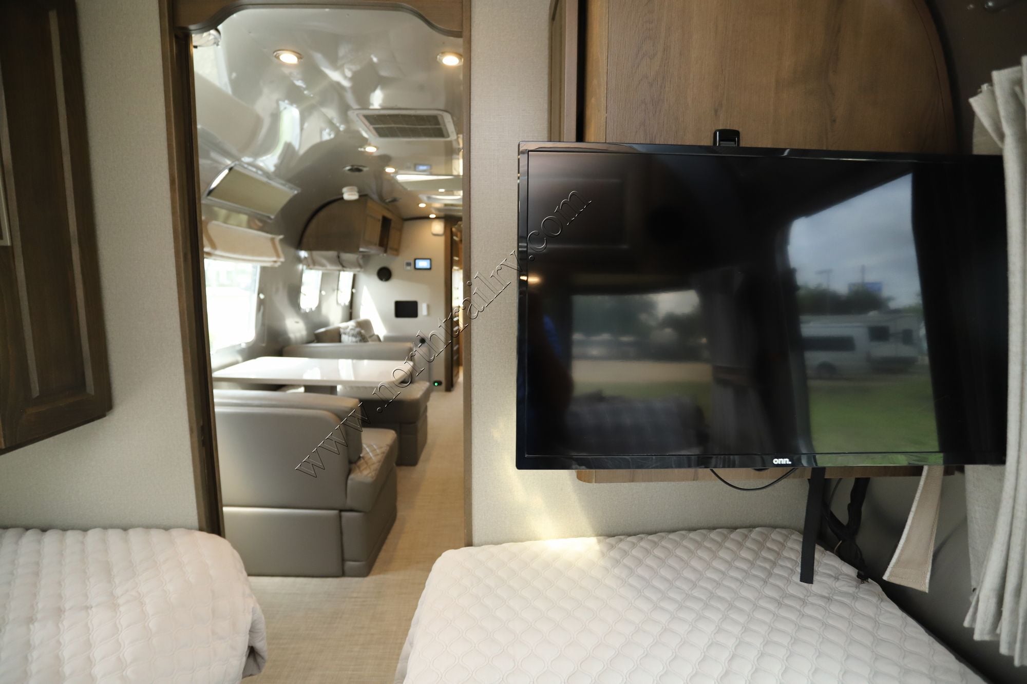 Used 2024 Airstream Classic 33FB TWIN Travel Trailer  For Sale