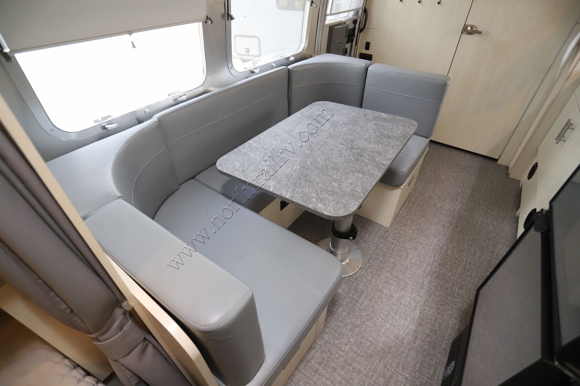 Used 2023 Airstream Flying Cloud 23FBT Travel Trailer  For Sale