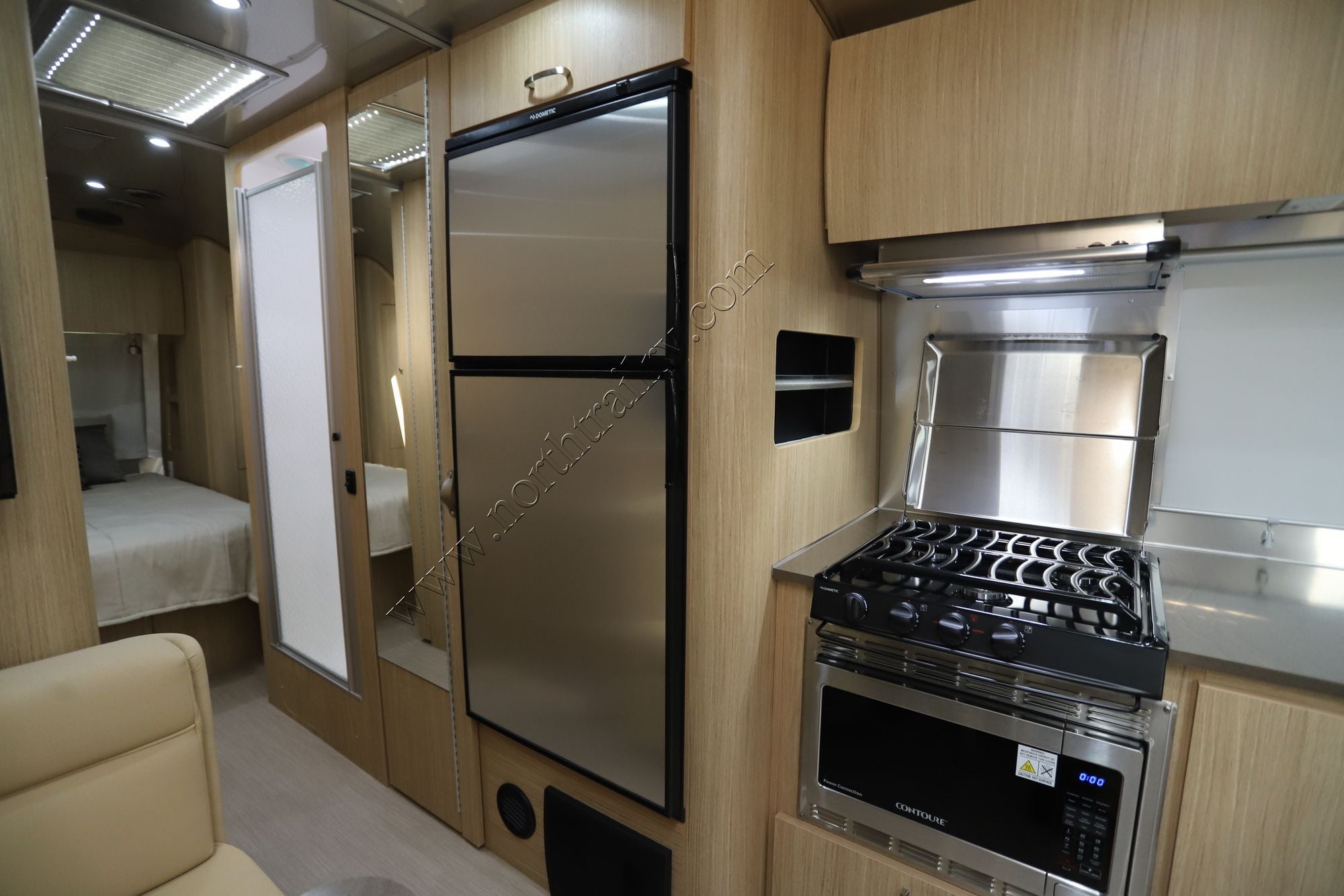Used 2018 Airstream Flying Cloud 28RBQ Travel Trailer  For Sale