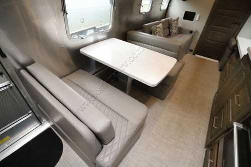 2024 Airstream Classic 33FB TWIN