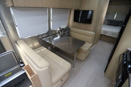 2018 Airstream Flying Cloud 28RBQ