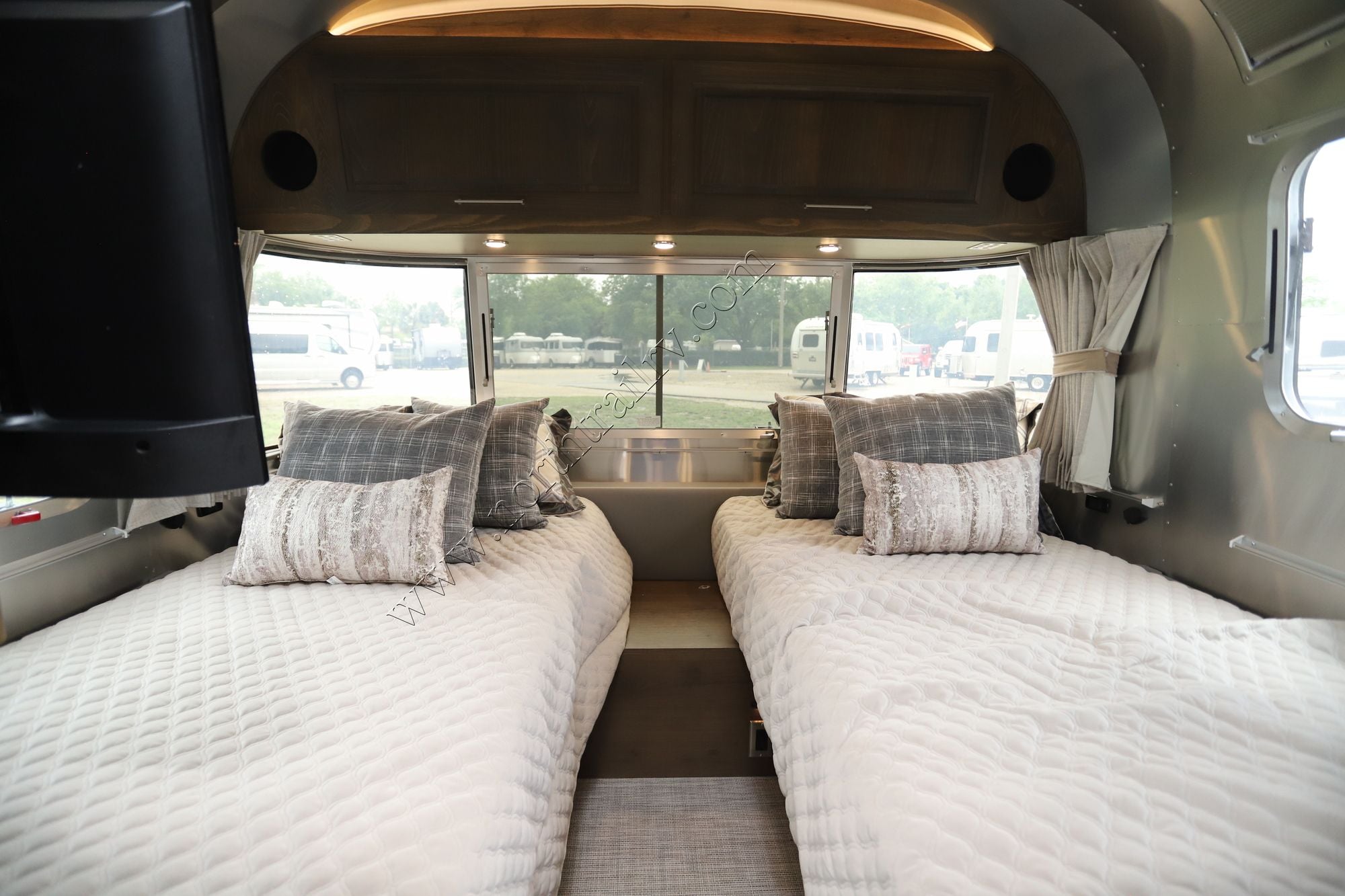 Used 2024 Airstream Classic 33FB TWIN Travel Trailer  For Sale