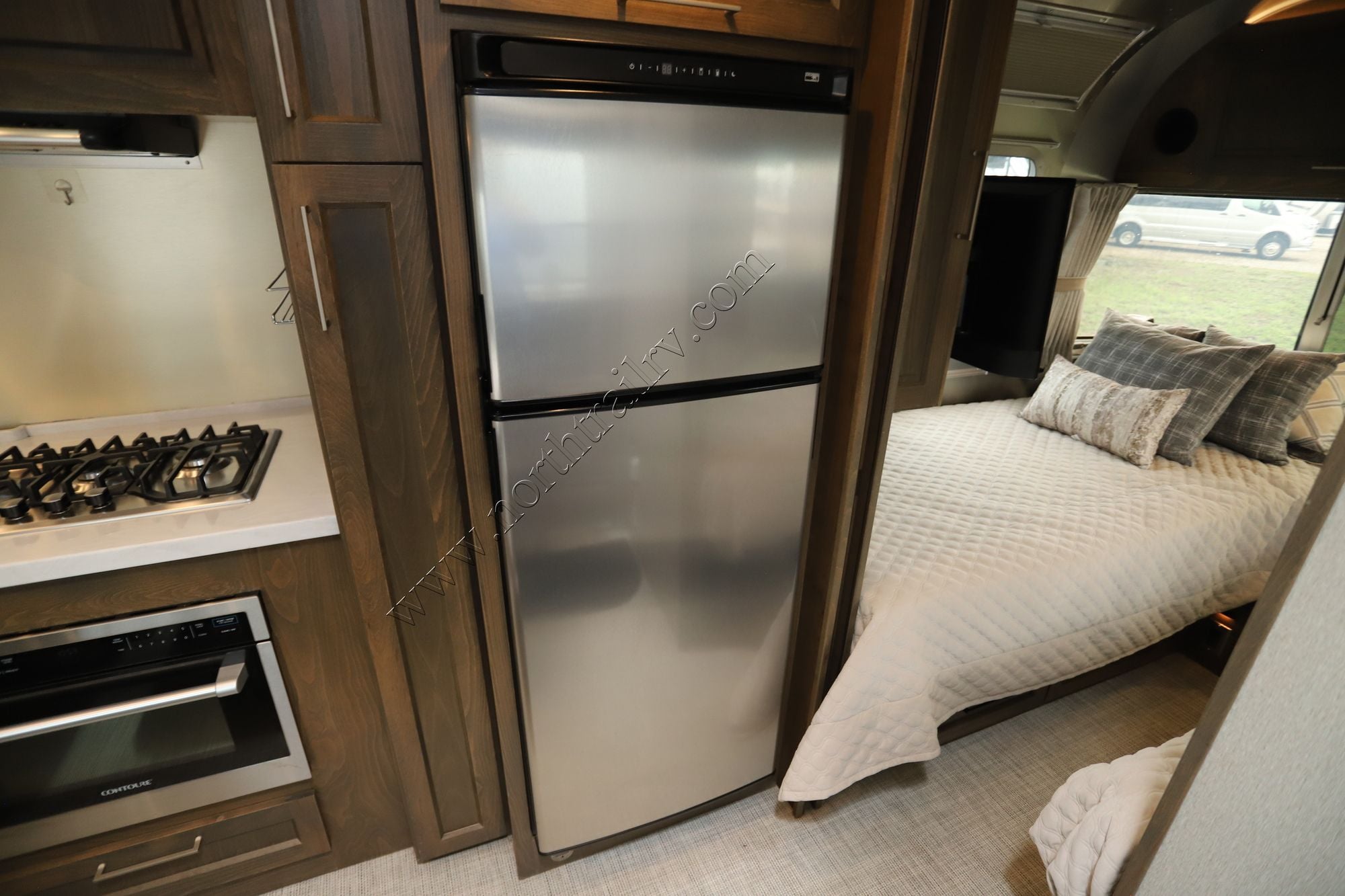 Used 2024 Airstream Classic 33FB TWIN Travel Trailer  For Sale