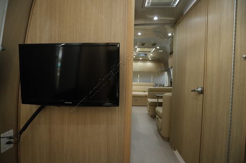 2018 Airstream Flying Cloud 28RBQ