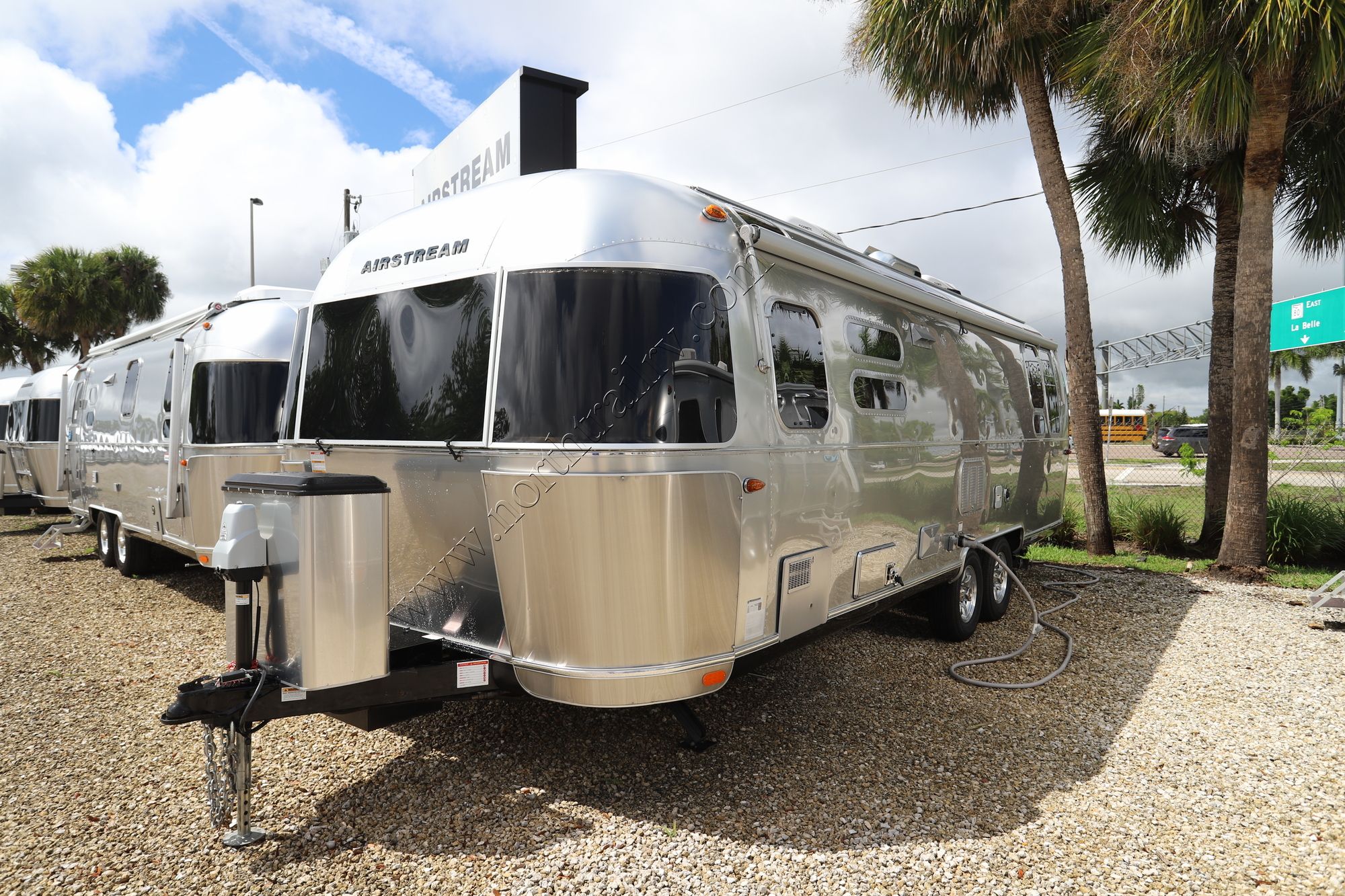 Used 2018 Airstream Flying Cloud 28RBQ Travel Trailer  For Sale