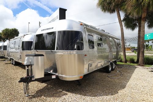 2018 Airstream Flying Cloud 28RBQ