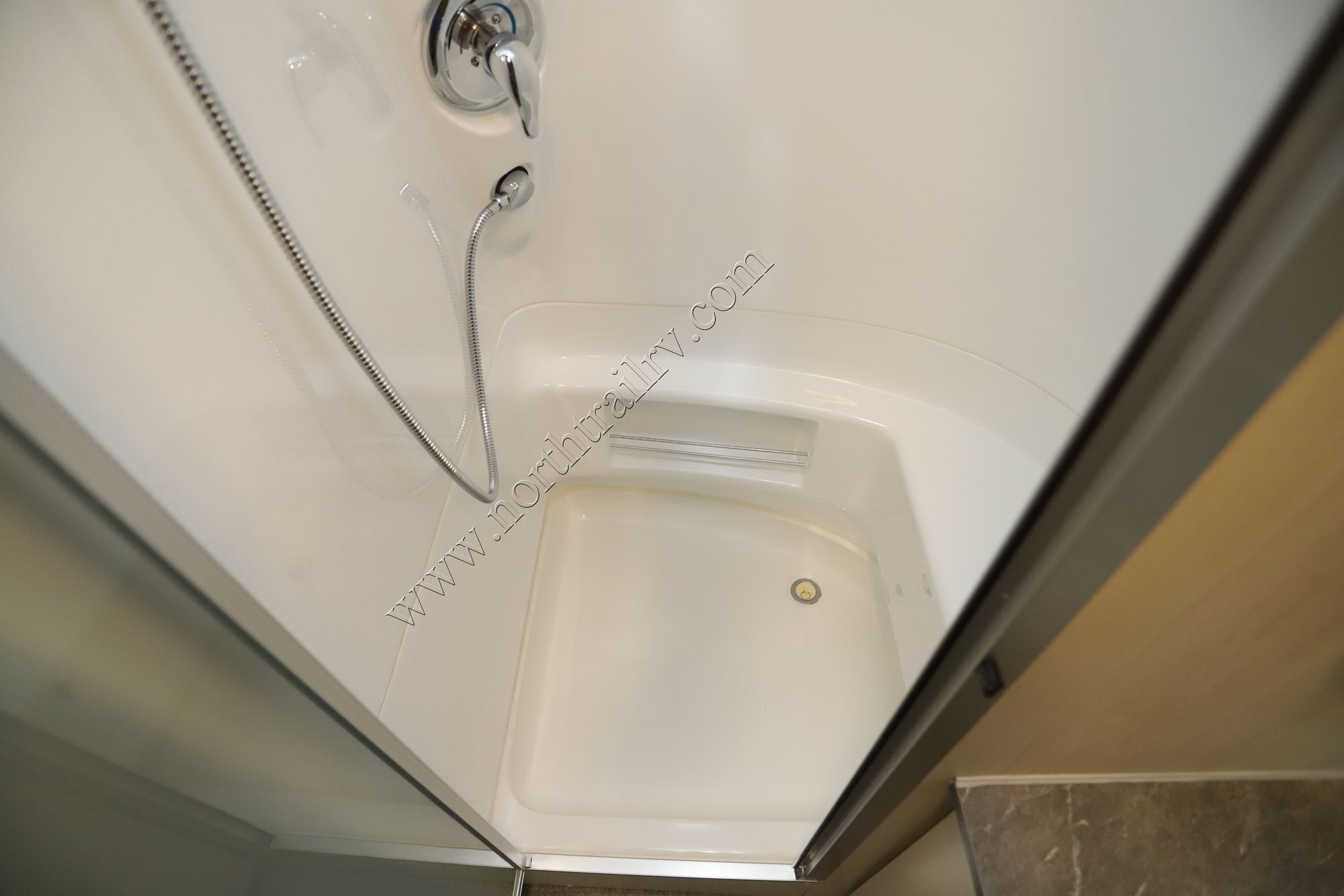 Used 2023 Airstream Flying Cloud 23FBT Travel Trailer  For Sale