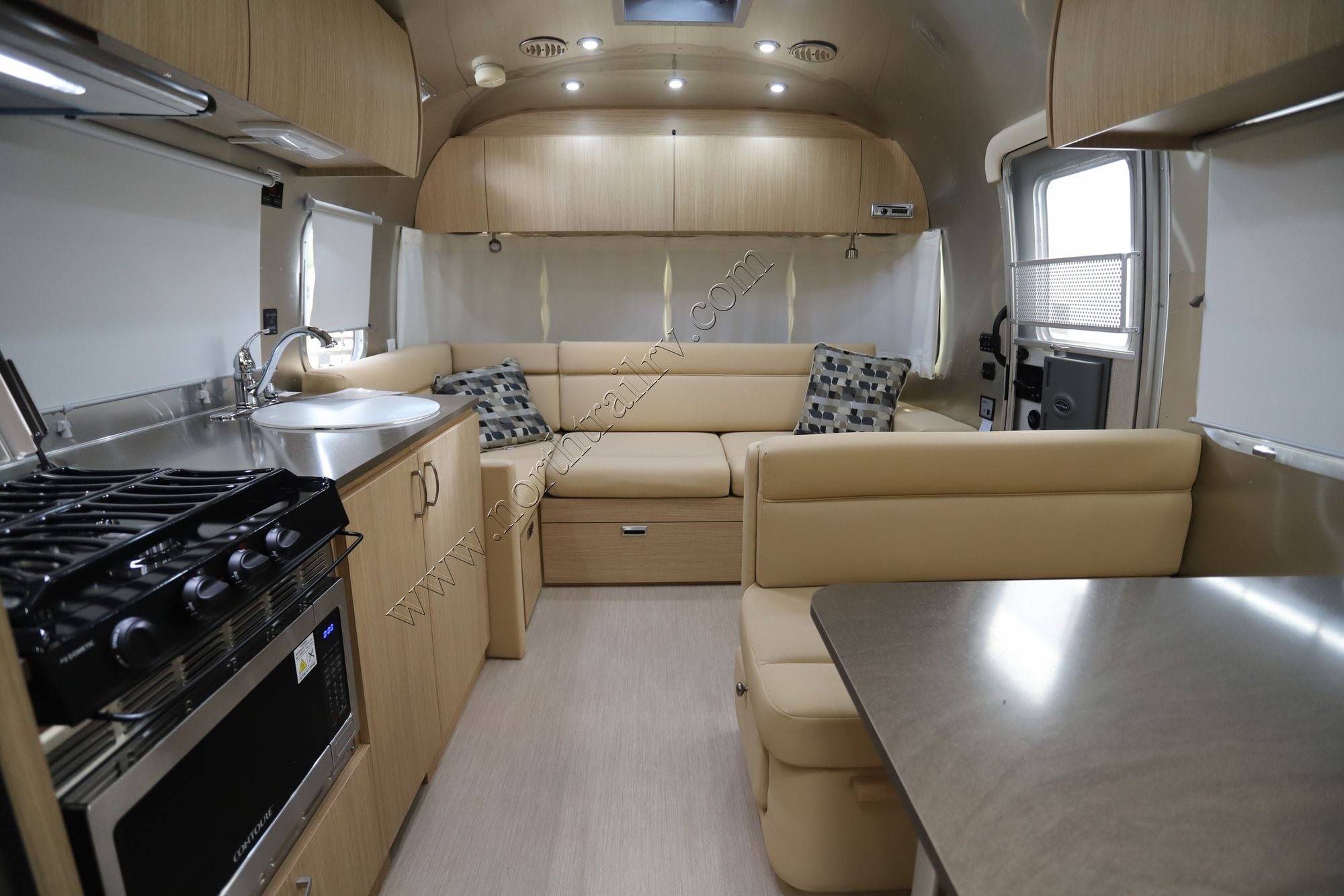 Used 2018 Airstream Flying Cloud 28RBQ Travel Trailer  For Sale