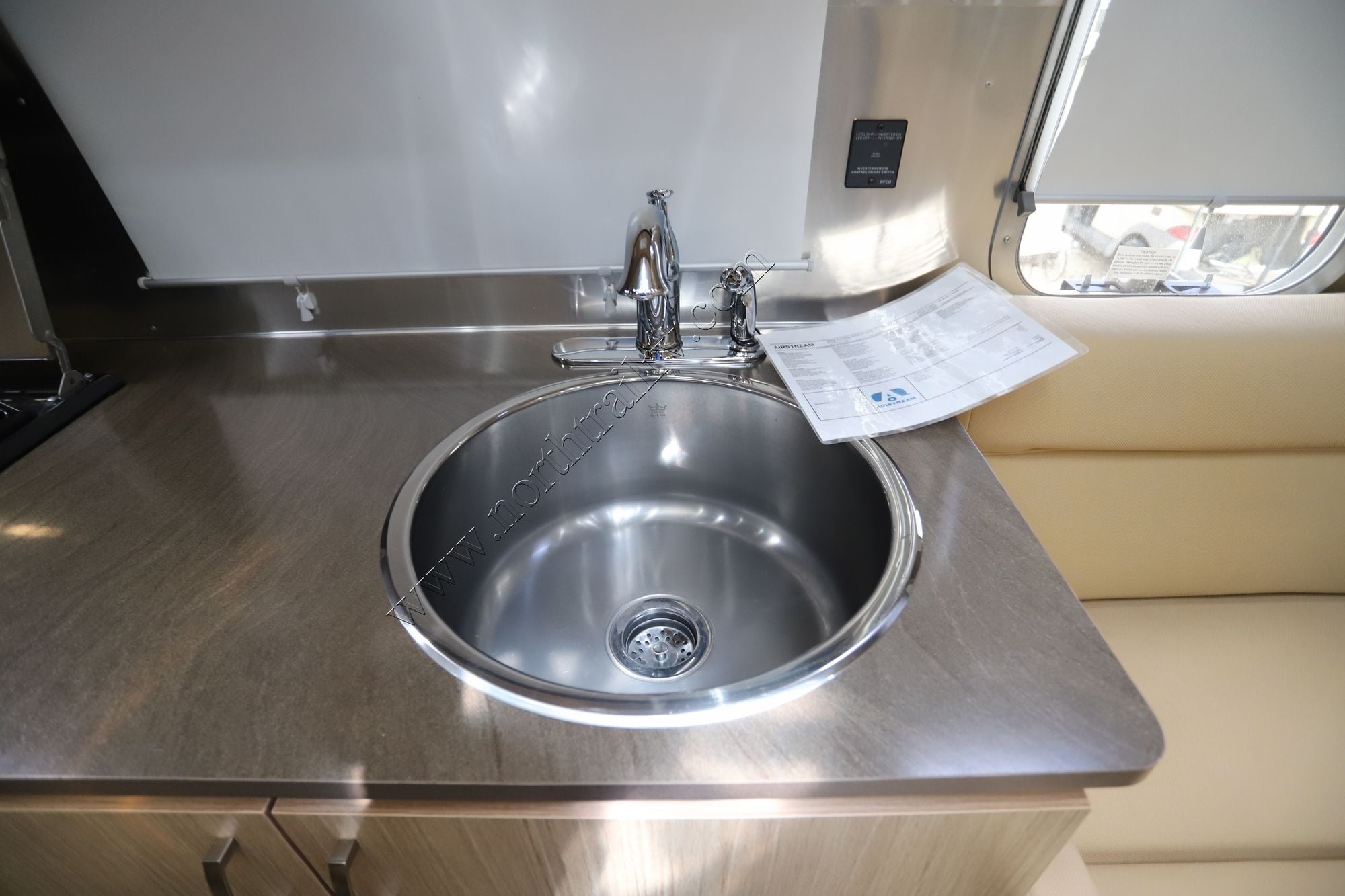 Used 2018 Airstream Flying Cloud 28RBQ Travel Trailer  For Sale