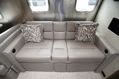2024 Airstream Classic 33FB TWIN