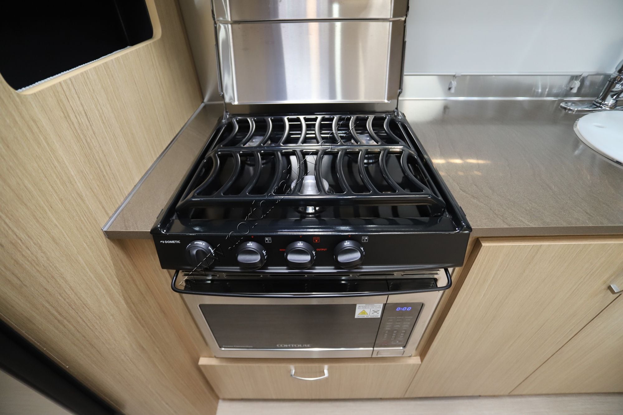 Used 2018 Airstream Flying Cloud 28RBQ Travel Trailer  For Sale