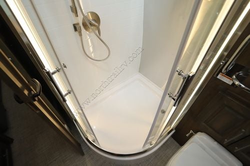 2024 Airstream Classic 33FB TWIN