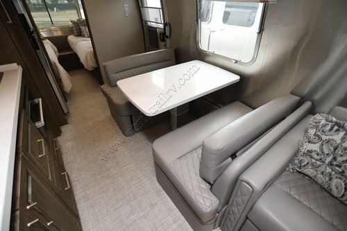 2024 Airstream Classic 33FB TWIN
