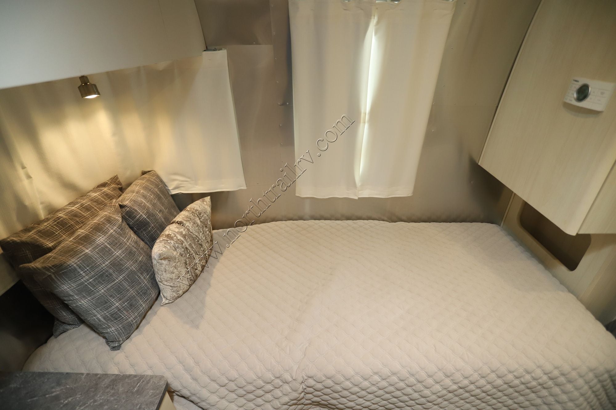 Used 2023 Airstream Flying Cloud 23FBT Travel Trailer  For Sale