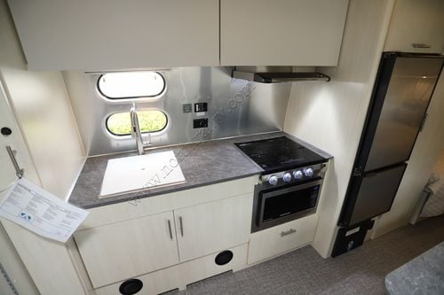 2023 Airstream Flying Cloud 23FBT