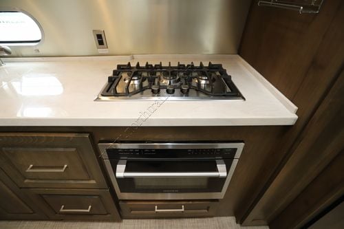 2024 Airstream Classic 33FB TWIN