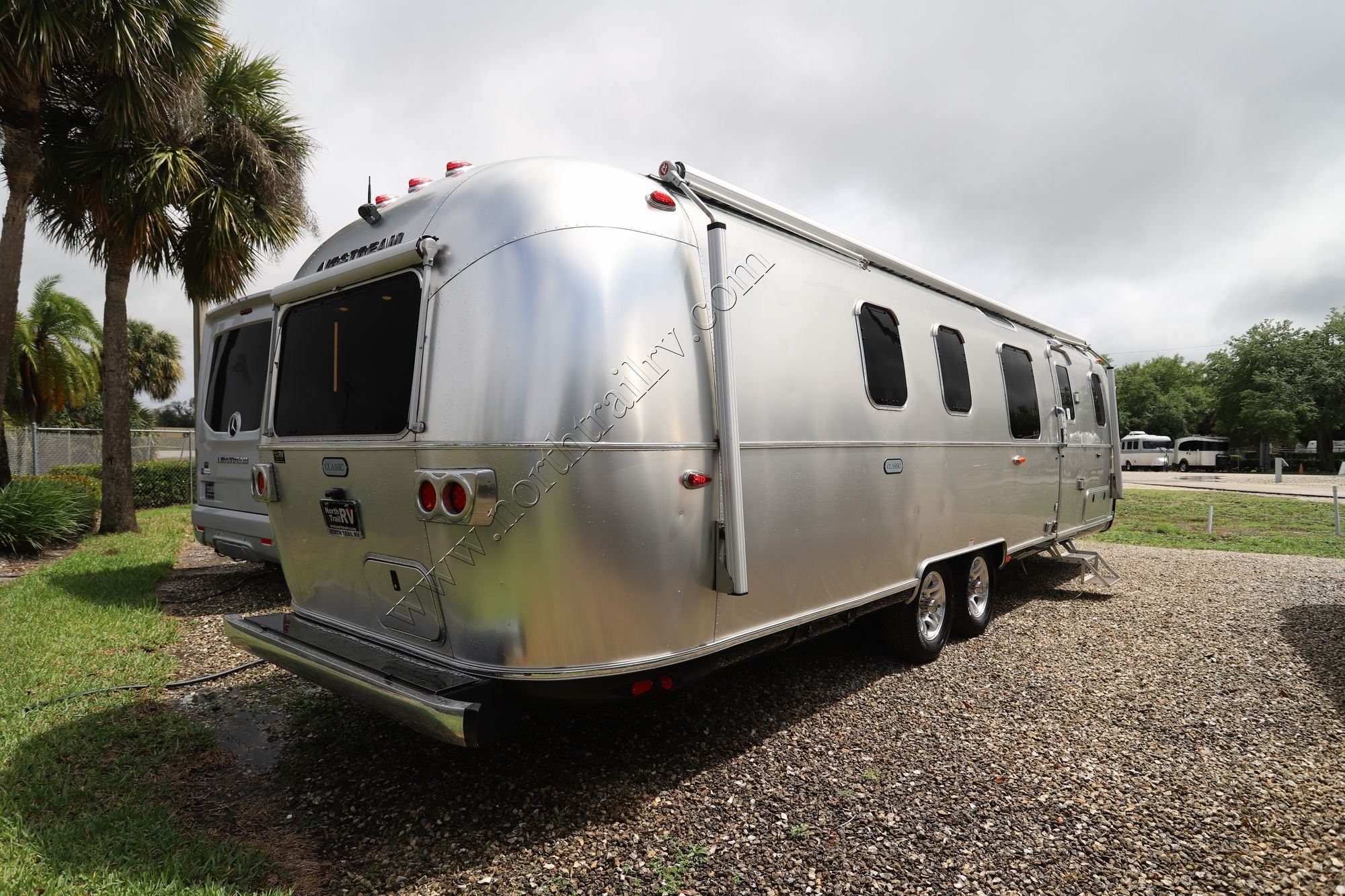Used 2024 Airstream Classic 33FB TWIN Travel Trailer  For Sale