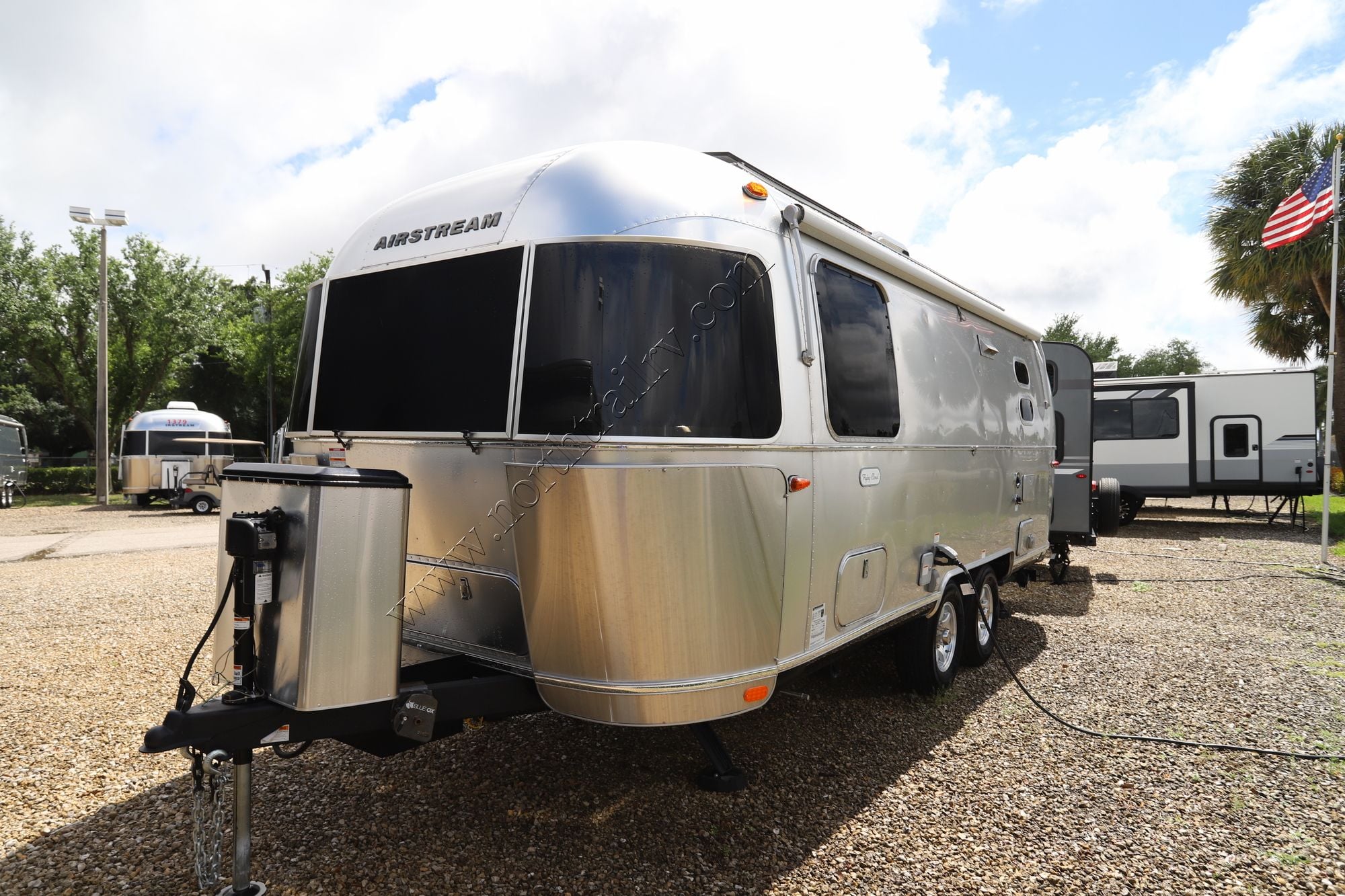 Used 2023 Airstream Flying Cloud 23FBT Travel Trailer  For Sale