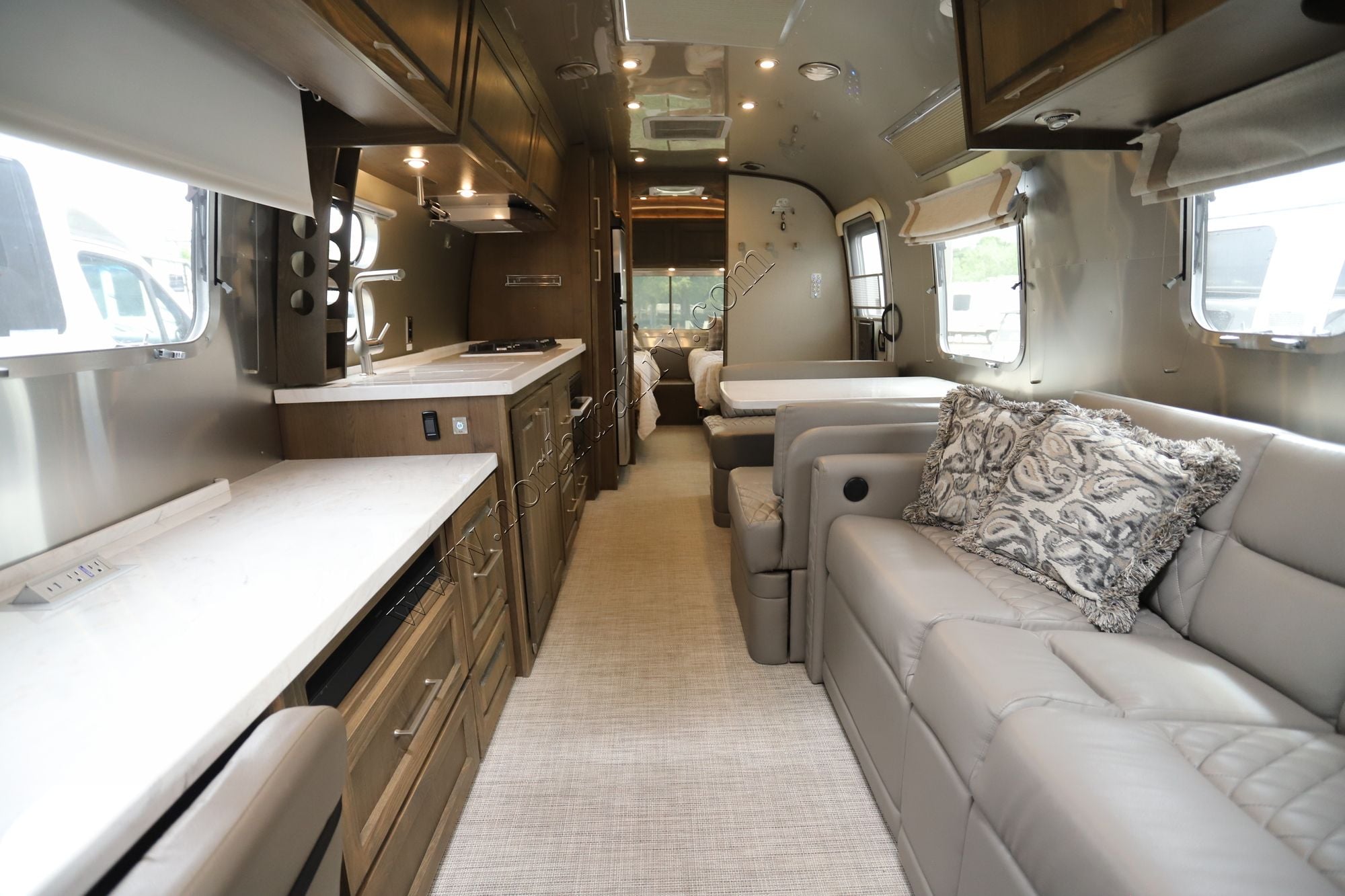 Used 2024 Airstream Classic 33FB TWIN Travel Trailer  For Sale