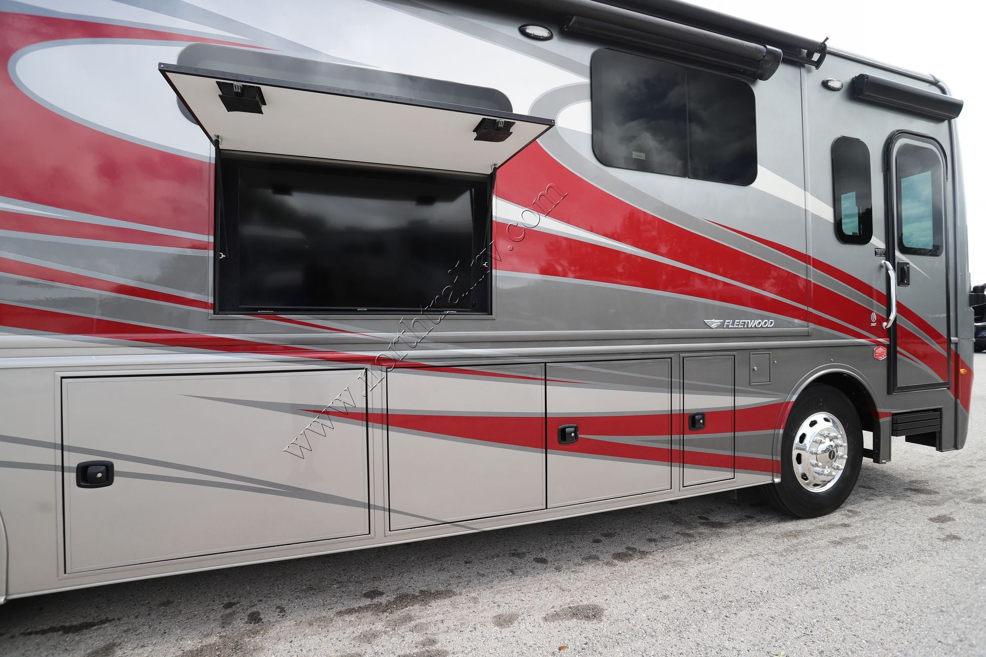 Used 2023 Fleetwood Frontier 34TG Class A  For Sale