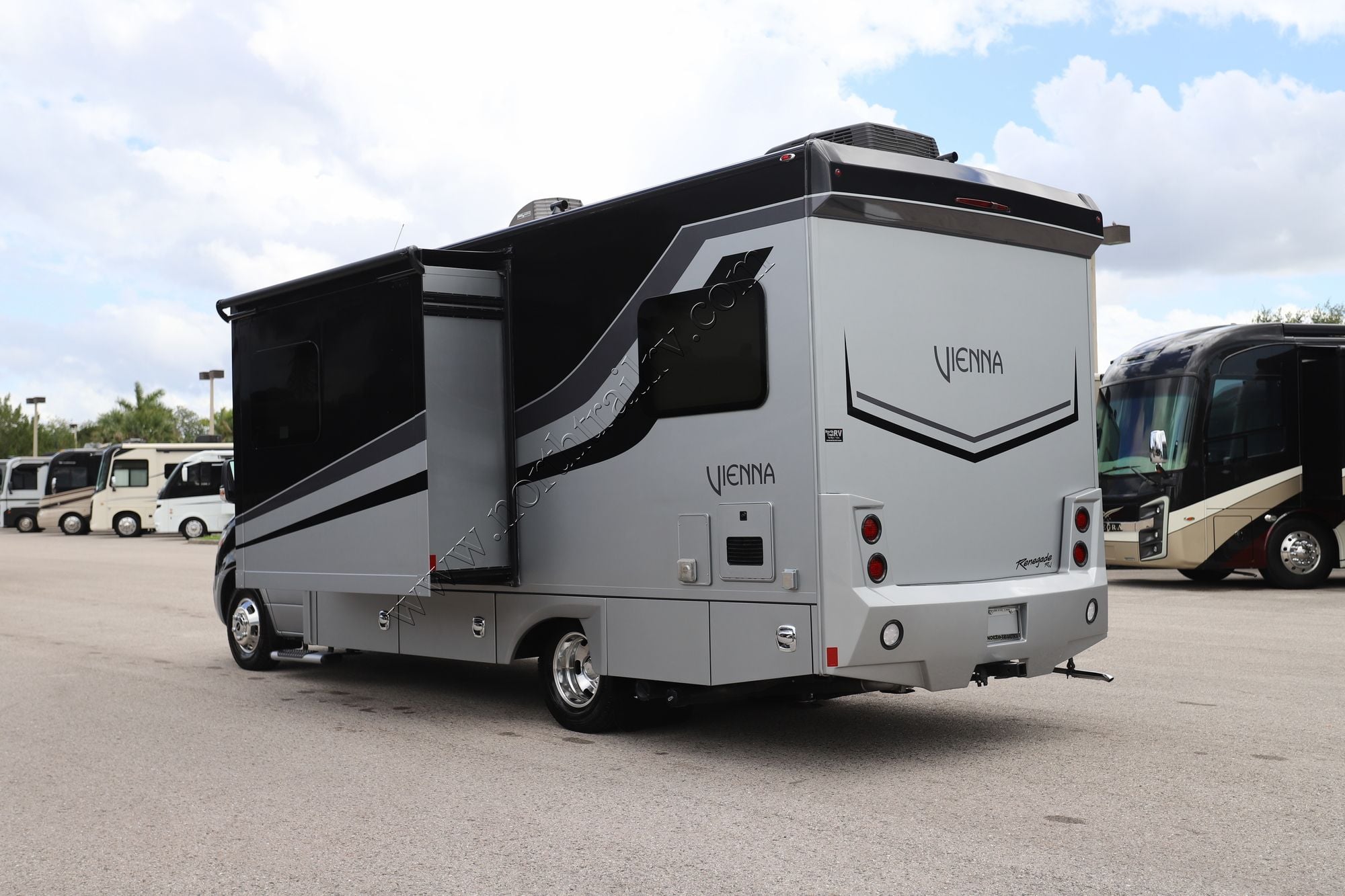 Used 2023 Renegade Rv Vienna 25VTBN Class C  For Sale