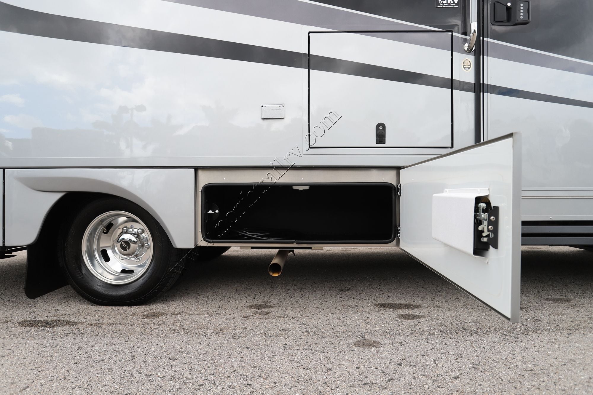 Used 2023 Renegade Rv Vienna 25VTBN Class C  For Sale