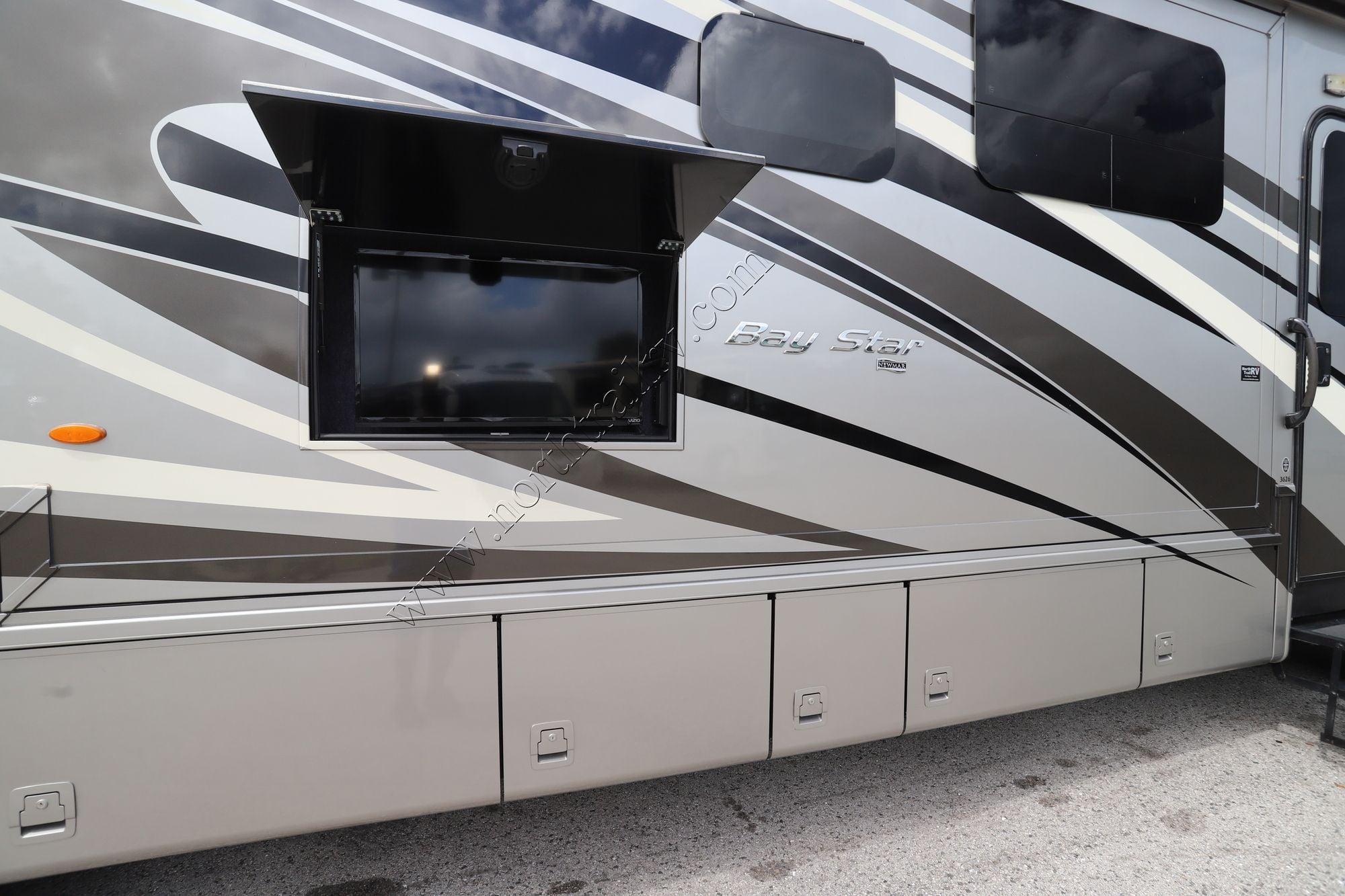 Used 2019 Newmar Bay Star 3626 Class A  For Sale