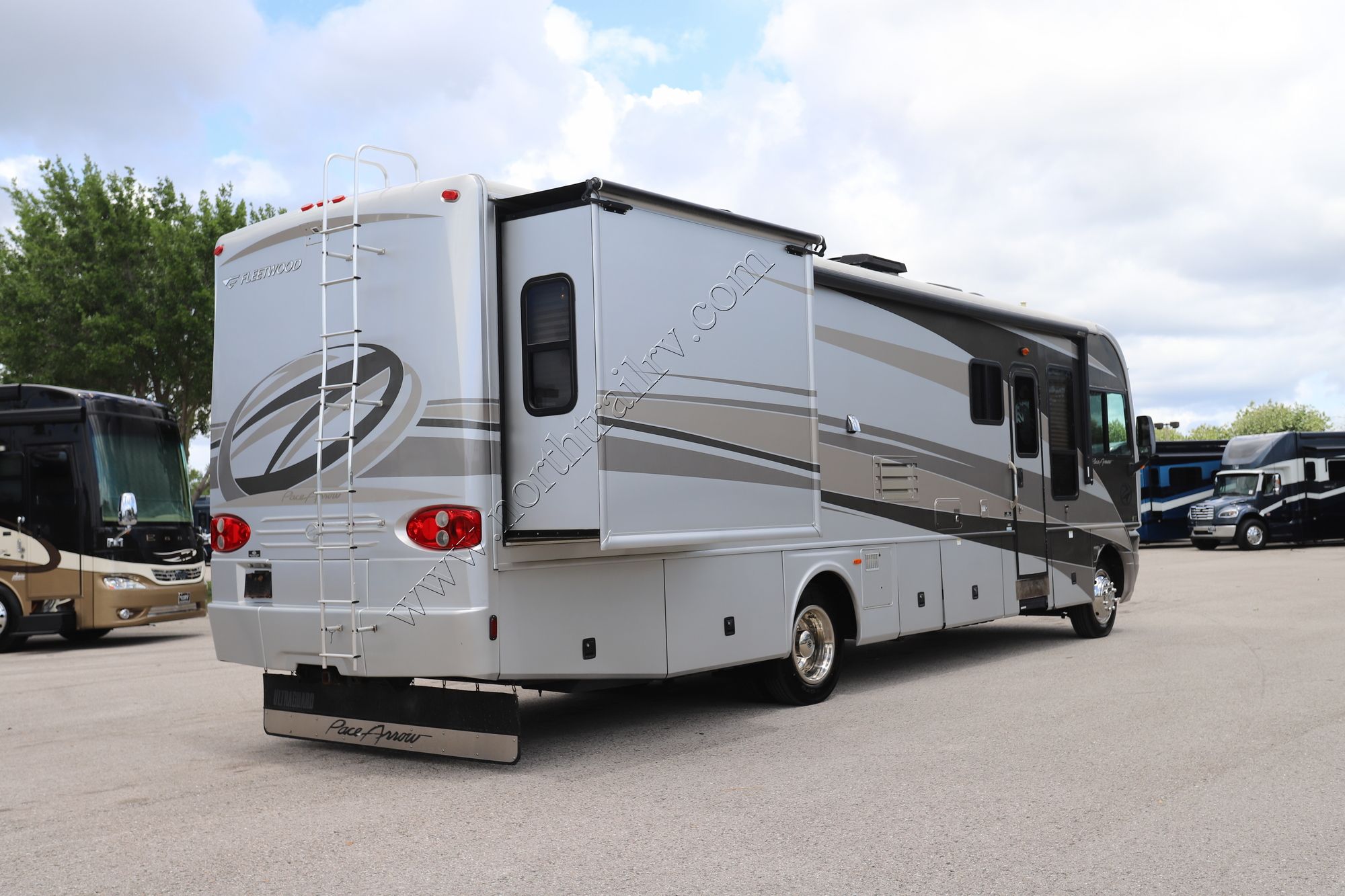 Used 2005 Fleetwood Pace Arrow 35G Class A  For Sale