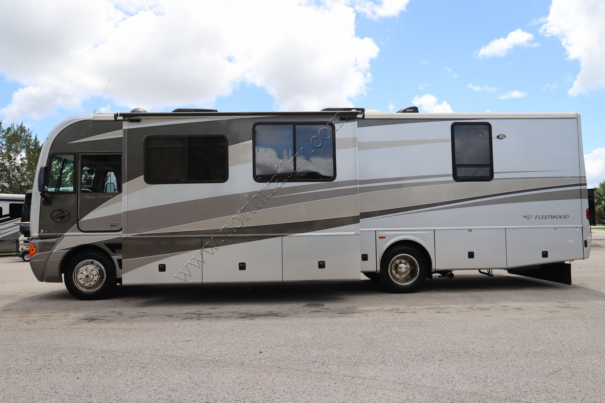 Used 2005 Fleetwood Pace Arrow 35G Class A  For Sale