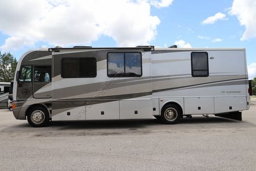 2005 Fleetwood Pace Arrow 35G