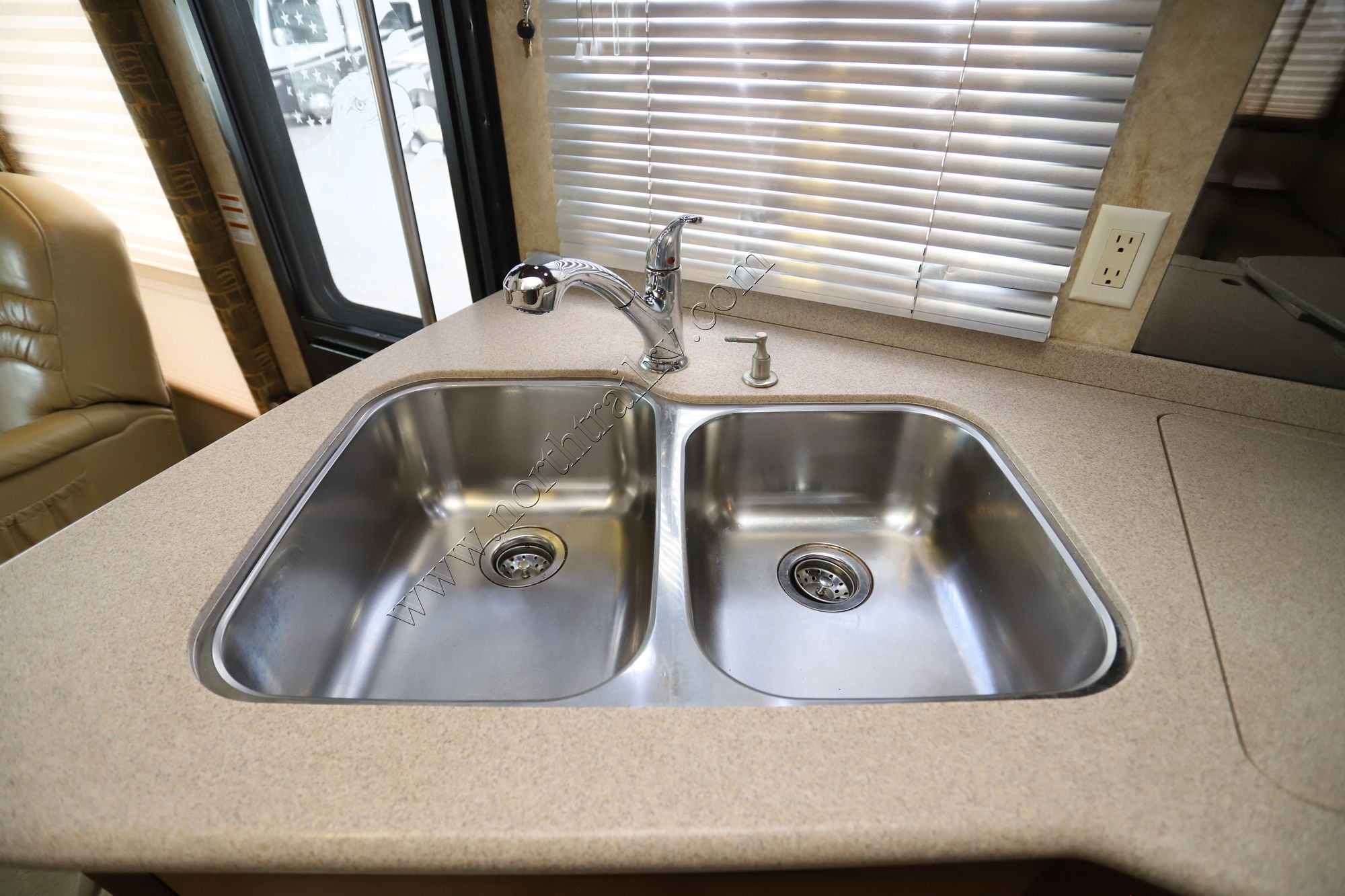 Used 2005 Fleetwood Pace Arrow 35G Class A  For Sale