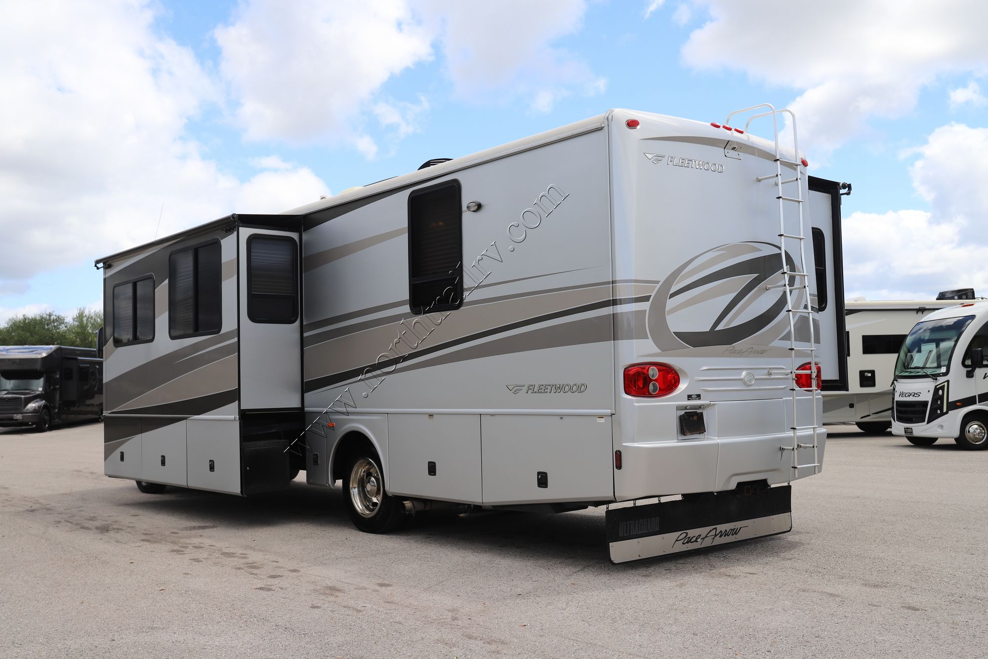 Used 2005 Fleetwood Pace Arrow 35G Class A  For Sale