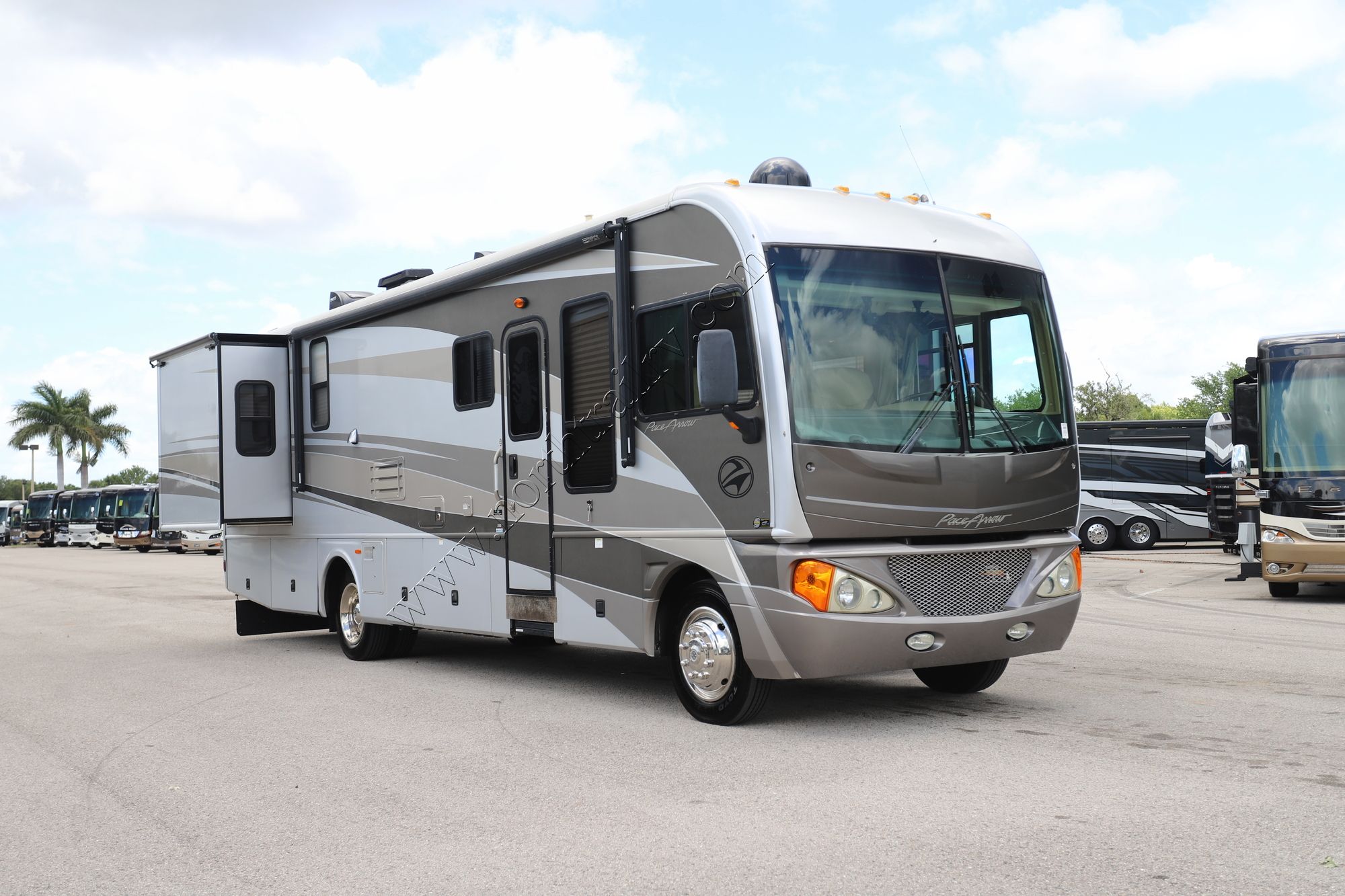 Used 2005 Fleetwood Pace Arrow 35G Class A  For Sale