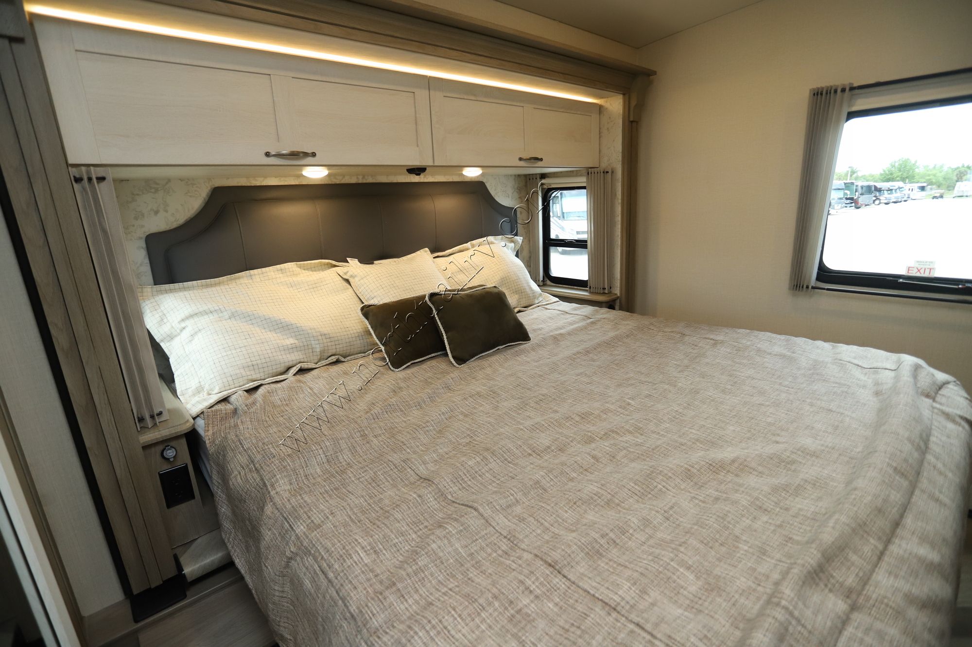 Used 2023 Winnebago Adventurer 34W Class A  For Sale